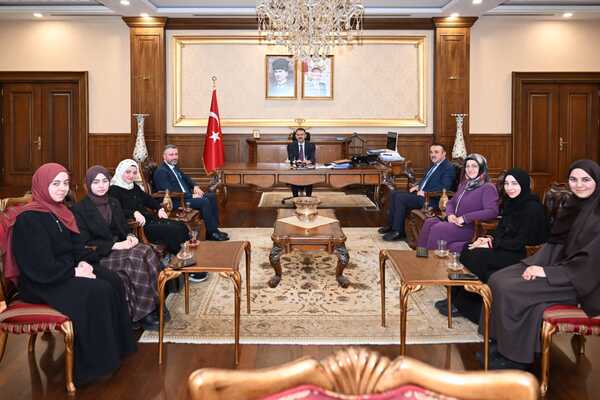 Dünya ikincisi Kocaelili öğrencilere Vali Aktaş’tan tebrik