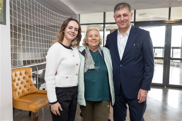 Başkan Tugay, huzurevi sakinleriyle bayramlaştı