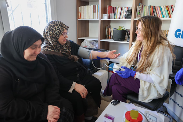 Buca’da “Köşe Bucak Sağlık” seferberliği devam ediyor