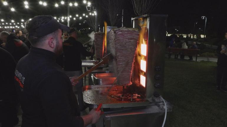 MİT Başkanı Kalın ile TBMM Sanayi Komisyonu Başkanı Varank, Ankara'da sahur programında vatandaşlarla bir araya geldi