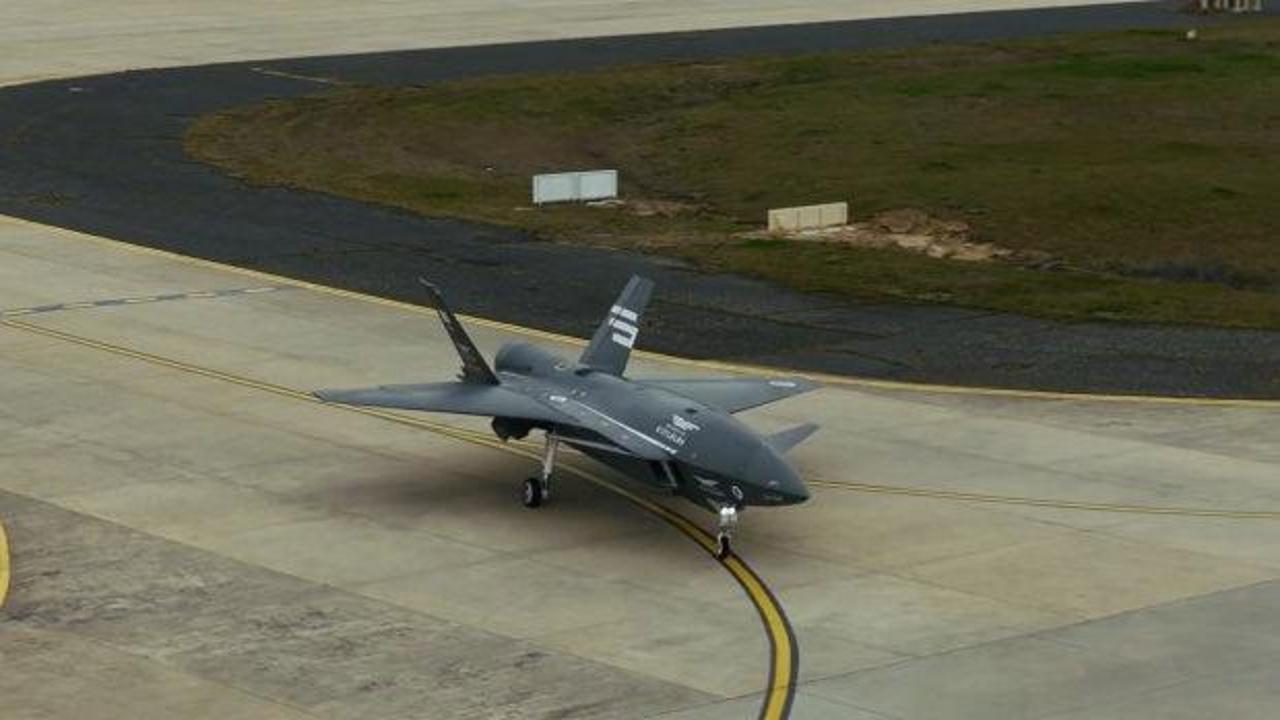 Türkiye’nin insansız savaş uçağı KIZILELMA gökyüzünde