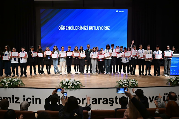 Vali Aktaş, TÜBİTAK 20 Ortaokul Öğrencileri Araştırma Projeleri ödül törenine katıldı