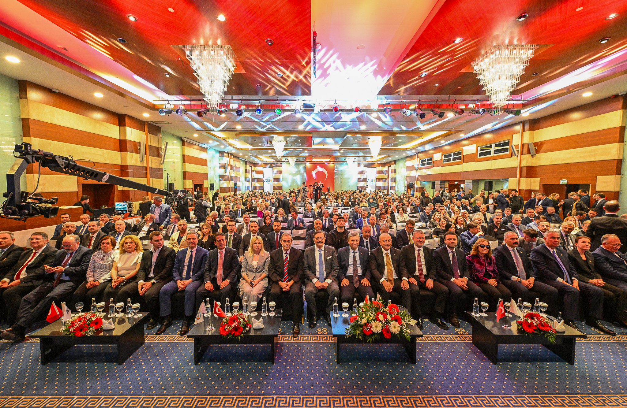 ANTALYA’DA 144 YILLIK ÇINARIN GÖLGESİNDE VEFA: ATSO’DAN ALİ BAHAR ANISINA ANLAMLI TÖREN