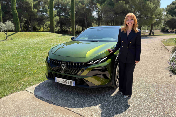 Yeni Peugeot 408 yenilenen yüzü ve hibrit motoruyla Türkiye’de