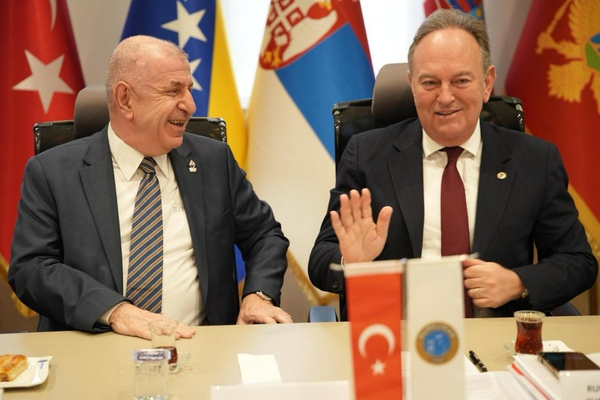 Özdağ, Bursa’da Rumelili Yönetici İş Adamları ve Sanayiciler Derneği’ni ziyaret etti