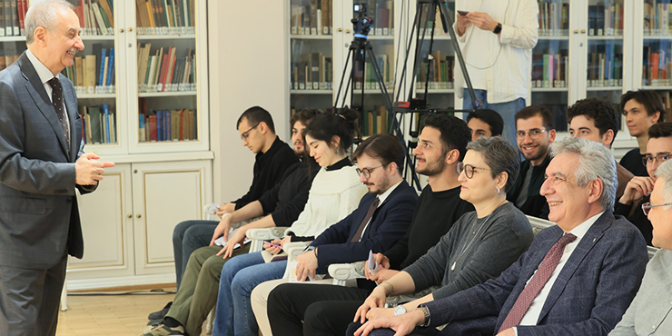 BAHÇIVAN GENÇLERE SESLENDİ: “GELECEĞİ ŞEKİLLENDİRECEK OLAN SİZSİNİZ”