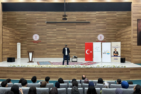 Van’da YKS öğrencilerine motivasyon ve rehberlik programı düzenlendi
