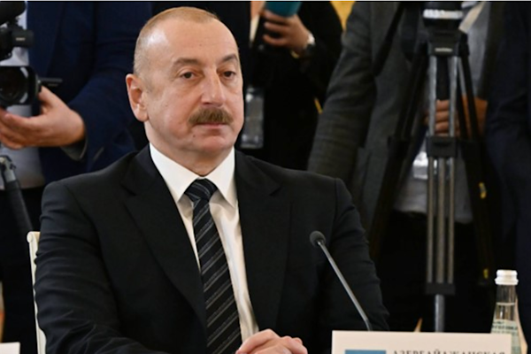 Azerbaycan Cumhurbaşkanı Aliyev,  İran Cumhurbaşkanı Pezeşkiyan ile görüştü