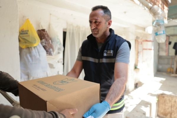 Konak’ta kurban bağışları ihtiyaç sahiplerine ulaştırıldı