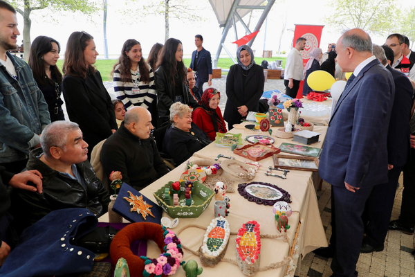 Vali Erol, Engelliler Haftası sergi açılışına katıldı