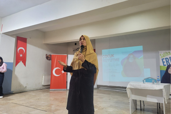 Çaldıran’da aile içi iletişim ve çocuk gelişimi semineri verildi
