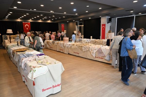 Bornova’da kadın emeği sanatla buluştu