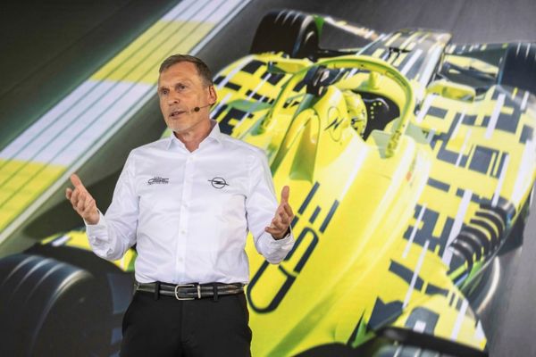 Opel Formula E için GSE 27FE yarış otomobilini tanıttı