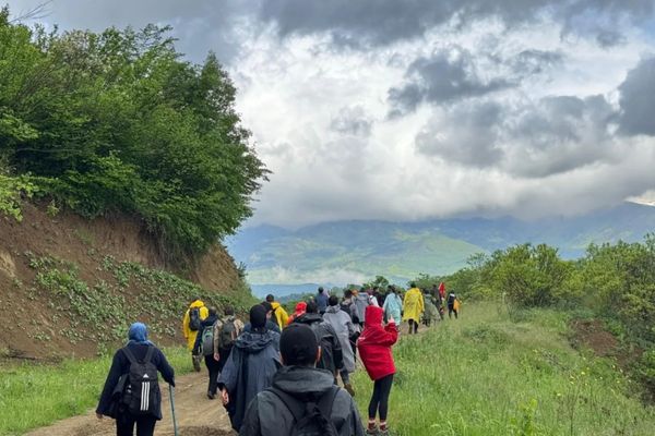 İnegöl’de doğa yürüyüşü Gençlik Haftası kapsamında gerçekleştirildi