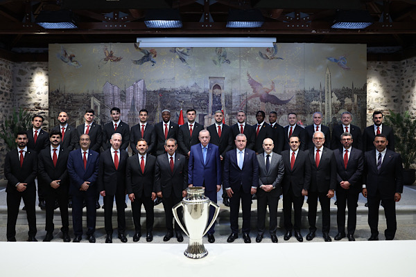 Cumhurbaşkanı Erdoğan, Galatasaray Futbol Takımı oyuncularını kabul etti
