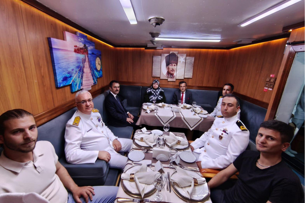 Vali Aktaş TCG Tayfun’u ziyaret etti