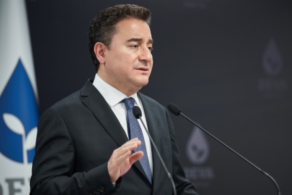 Babacan’dan Sumud Filosu’ndaki aktivistlere yönelik muameleye tepki