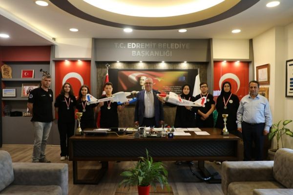 Edremitli öğrencilerden dünya derecesi