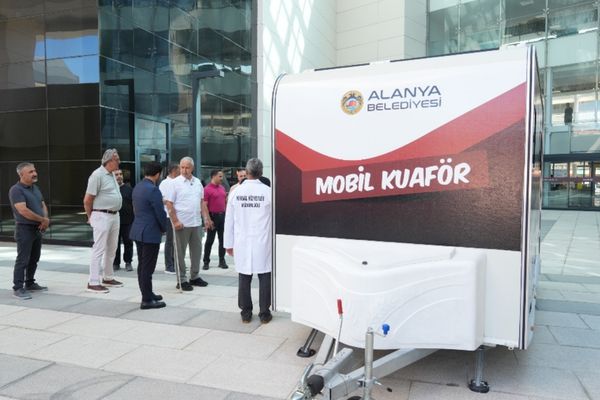 Özçelik: Alanya Belediyesi Mobil Kuaför Aracı hizmete başladı