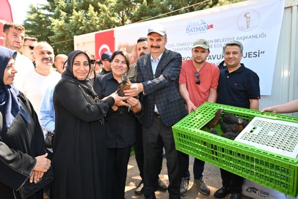 Batman’da 662 kadın girişimciye 40 bin koşan tavuk desteği
