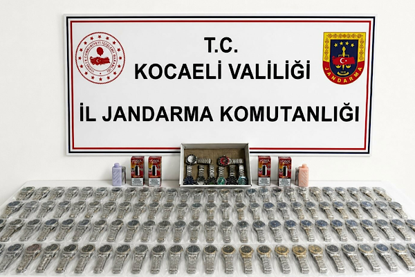Kocaeli’de 4,5 milyon TL değerinde kaçak kol saati ele geçirildi