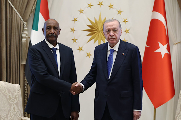Erdoğan, Sudan Egemenlik Konseyi Başkanı El Burhan ile bir araya geldi