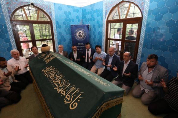 Turgut Alp, kabrinin bulunduğu Turgutalpköy’de dualarla anıldı