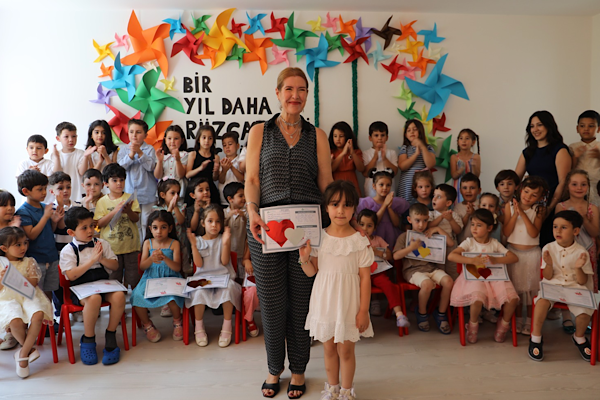 Çınar Çocuk Evleri’nde karne sevinci