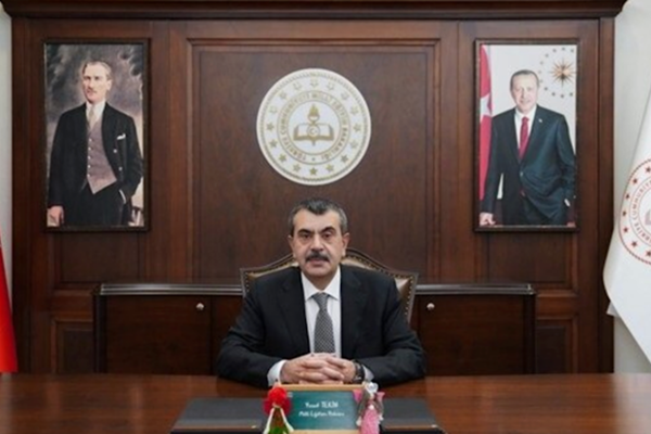 Bakan Yusuf Tekin, Ümitköy Kız Anadolu İmam Hatip Lisesi mezuniyet törenine katıldı