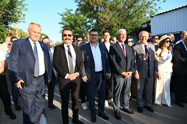 Manisa Büyükşehir Belediyesi heyeti, Güzelyurt Portakal Festivali’ne katılım sağladı