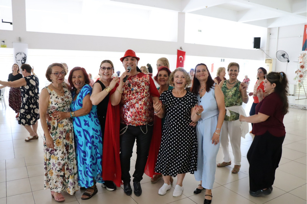 İzmit’te kadınlar söyleşi ve matinede bir araya geldi