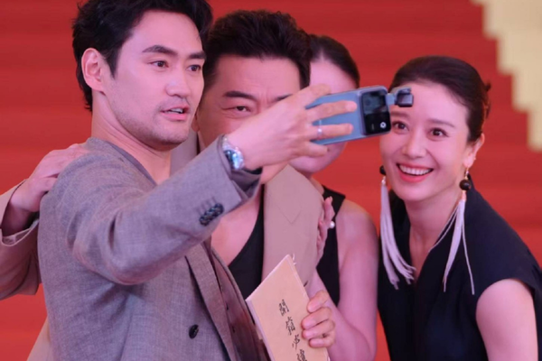 HONOR, Robot Phone’la sinema sahnesine çıktı