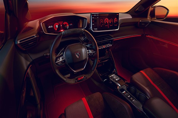 Peugeot, E-208 gti Le Mans’ta örtülerini kaldırdı