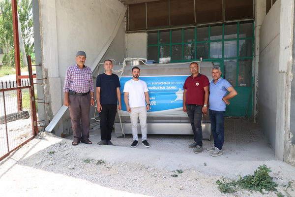 Antalya Büyükşehir Belediyesi’nden üreticilere 4 tonluk süt soğutma tankı desteği