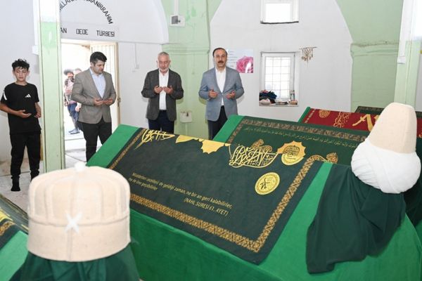 Sinan Dede ve Hatip Dede türbelerinde aşure geleneği yaşatıldı