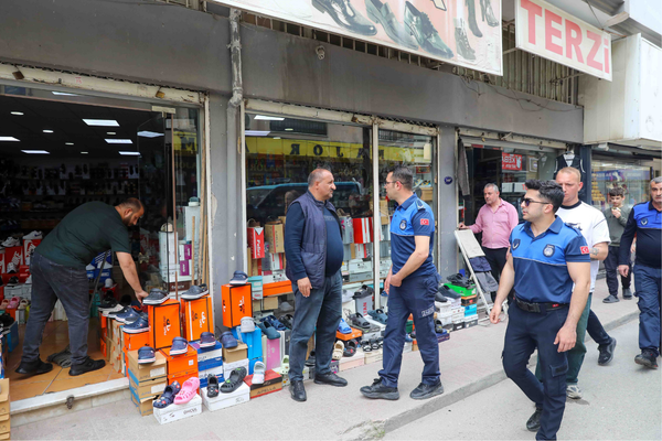 Buca’da kaldırım işgallerine karşı denetimler sıklaştı