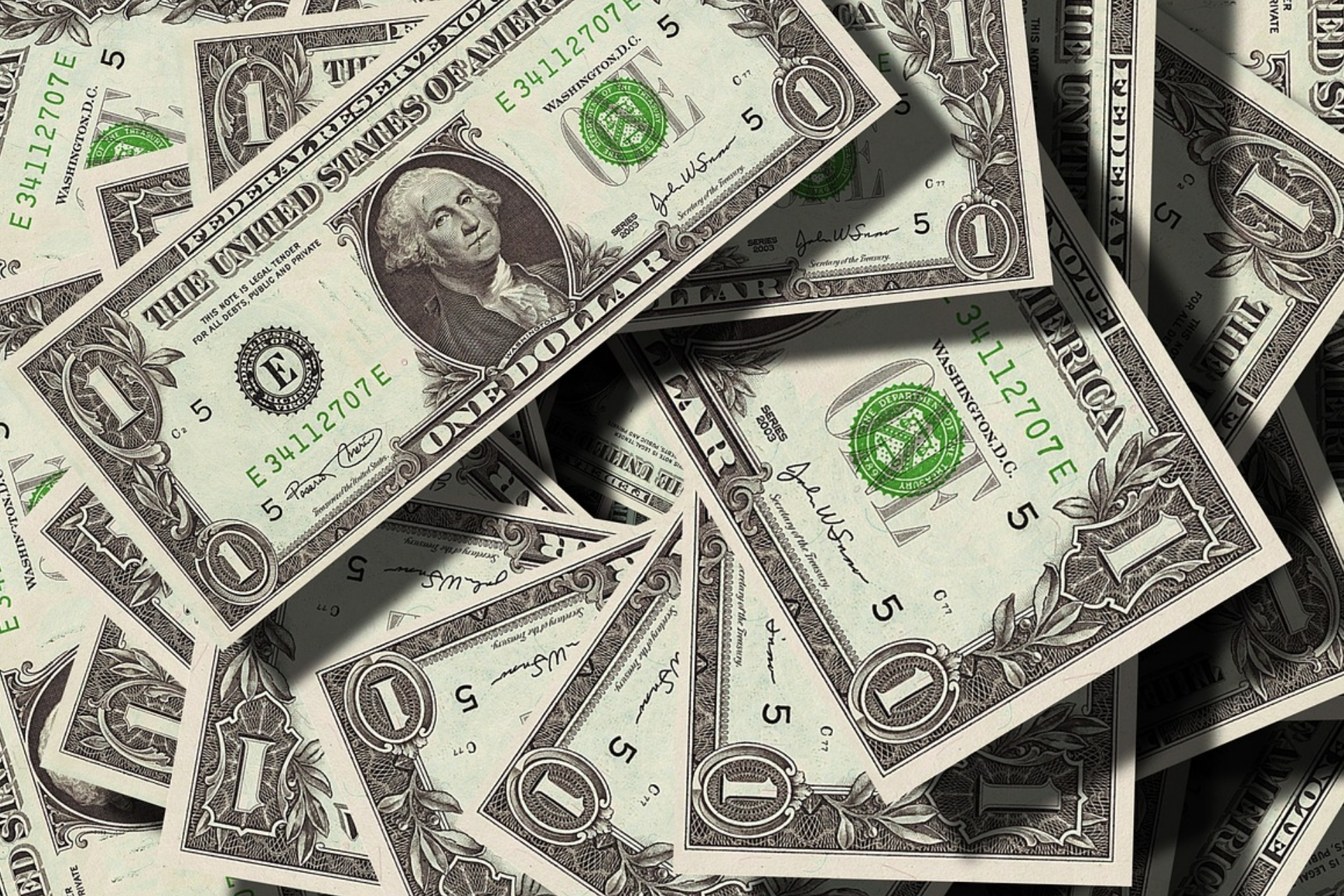 Piyasalarda dolar güçlenirken petrol ve değerli metallerde baskı sürüyor