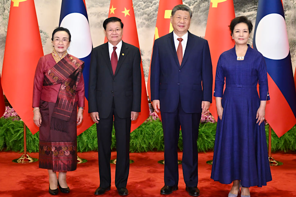 Xi ile Thongloun Beijing bir araya geldi