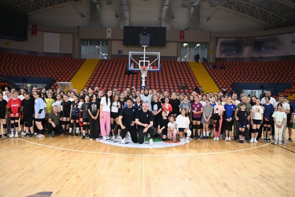 Mamak’ta voleybol altyapı seçmelerine 450 sporcu adayı katıldı