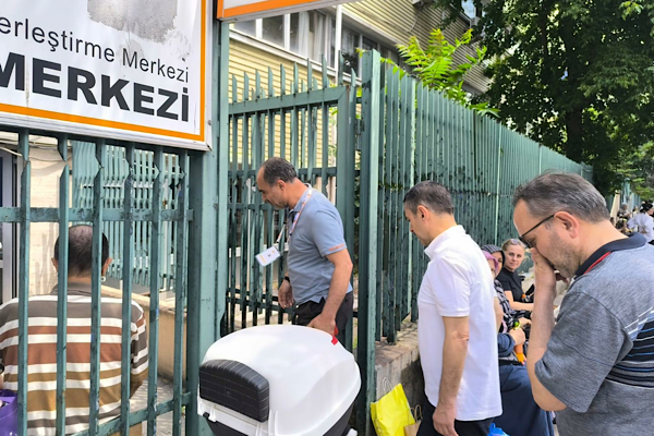 Vali Aktaş’tan YKS Koordinasyon Merkezi ve velilere ziyaret