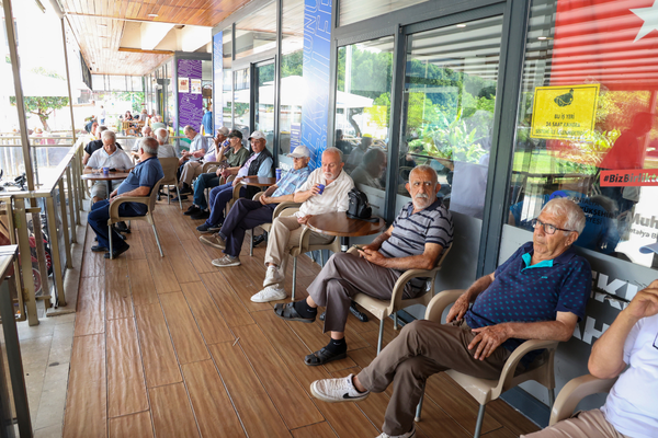 Antalya’da emeklilerin buluşma noktası “Emekli Kahveleri “