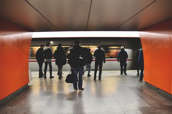 Marmaray seferlerinde gecikme yaşanıyor