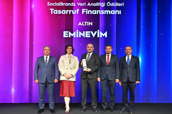 Eminevim Brandverse Awards’ta ‘sektörünün en iyisi’ olarak altın ödül kazandı