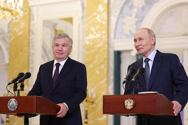 Putin, Özbekistan Cumhurbaşkanı Mirziyoyev ile bir araya geldi