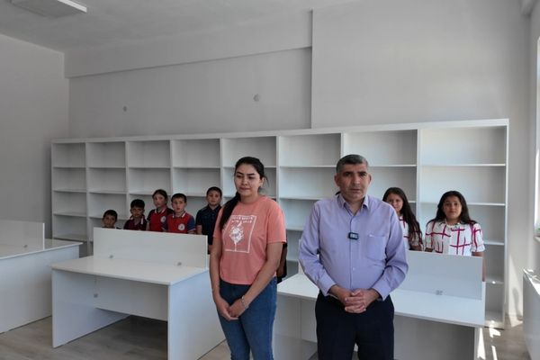 Kayseri Büyükşehir Belediyesi’nden Akkışla’daki okul kütüphanesine destek