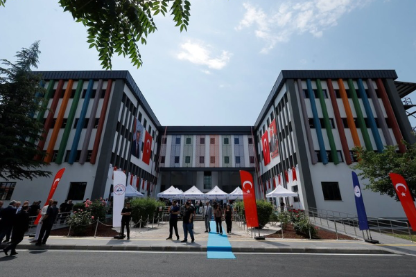 Yenilenen Kadir Has Merkez Kütüphanesi hizmete açıldı