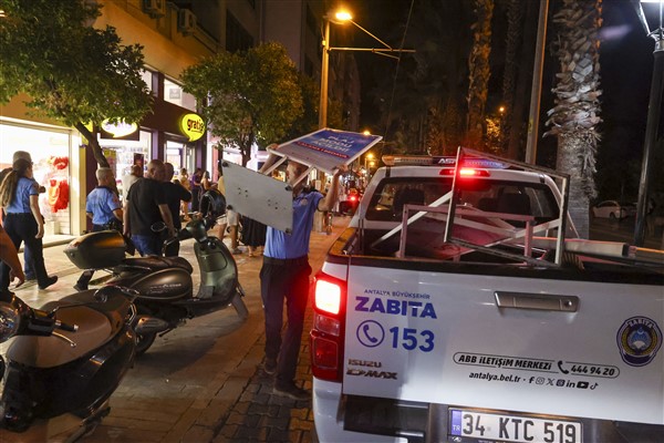 Antalya’da kaldırım işgallerine yönelik denetim