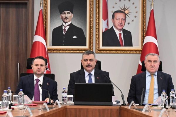 Çiftçi: Spor sahaları centilmenliğin adresi olmalı