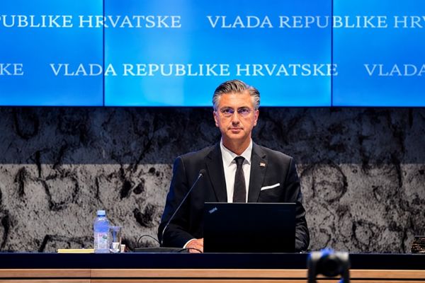 Plenkovic: Yerli savunma sanayisinin güçlendirilmesini teşvik ediyoruz