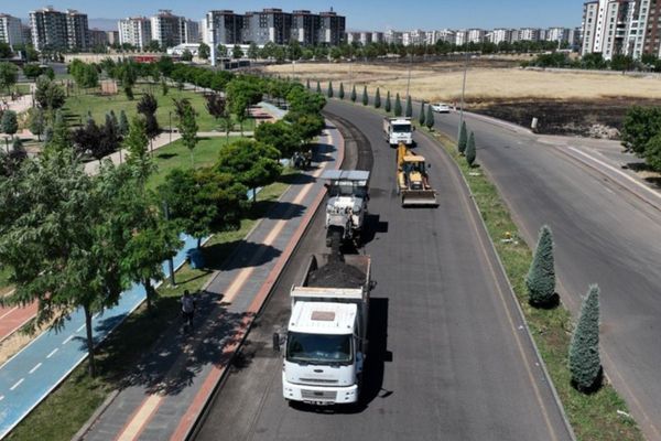 Bağlar’da 16,5 kilometrelik yol ağı asfaltla yenileniyor